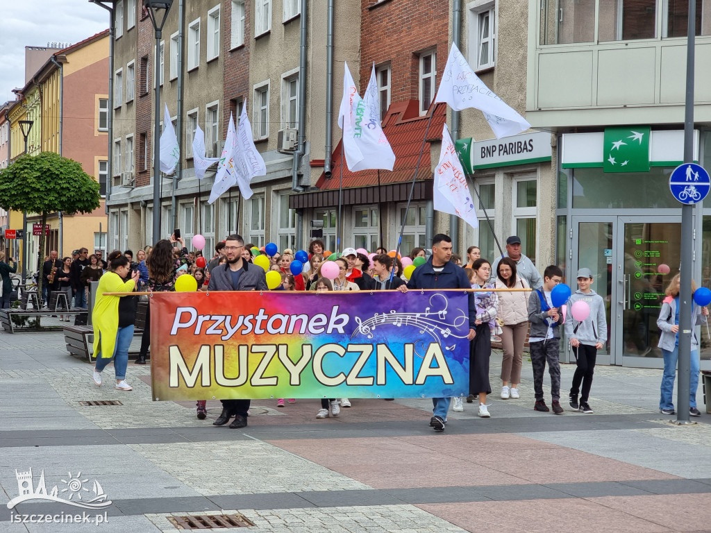 „Przystanek Muzyczna”. Było głośno, radośnie i kolorowo.