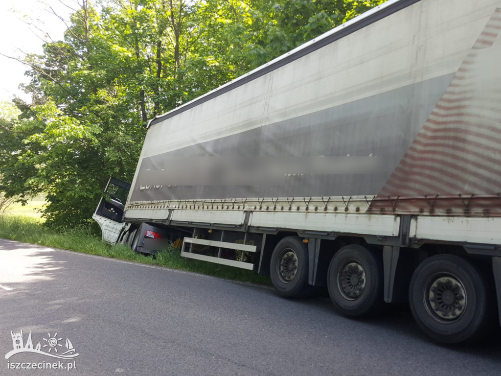 Ciężarówka zjechała z drogi na DW 172. Utrudnienia w ruchu
