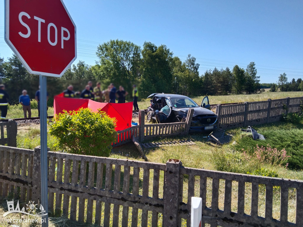 Śmiertelny wypadek na torach. Auto wjechało pod szybobus