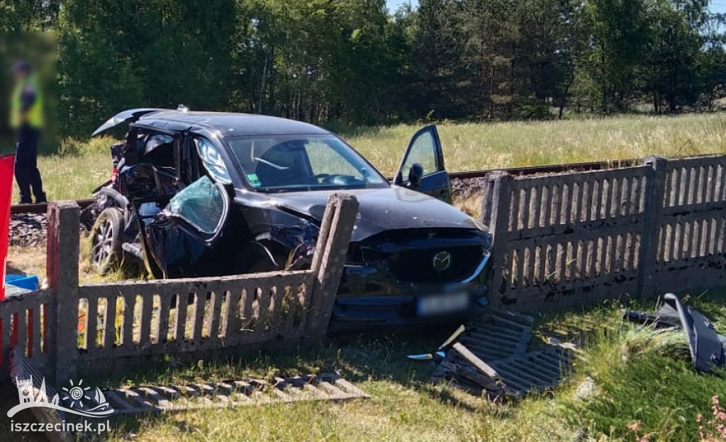 Śmiertelny wypadek na torach. Auto wjechało pod szybobus