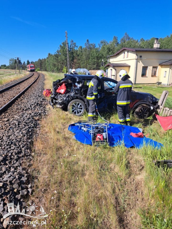 Śmiertelny wypadek na torach. Auto wjechało pod szybobus