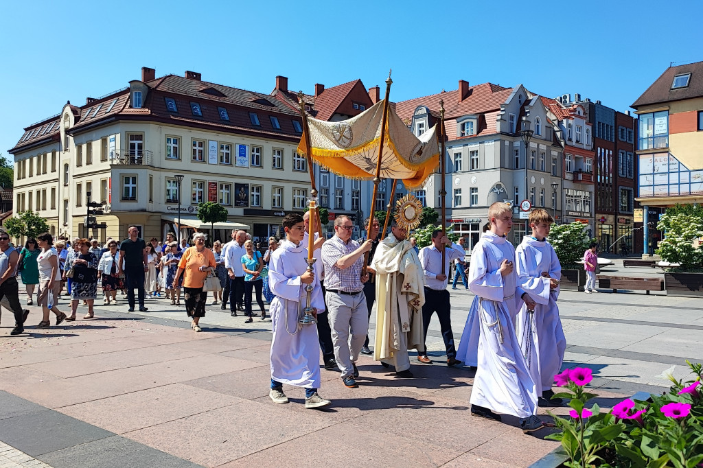 Boże Ciało. Ulicami miasta przeszły procesje