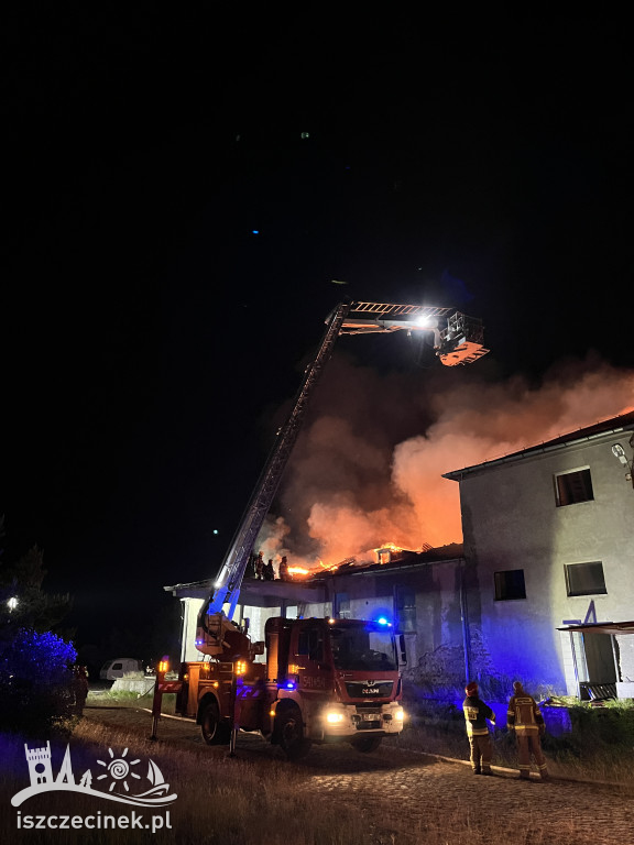 Potężny pożar budynków w Bornem Sulinowie.