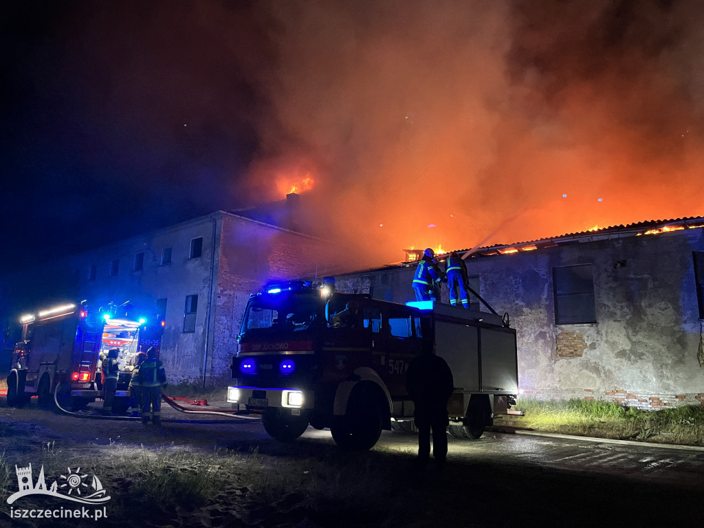 Potężny pożar budynków w Bornem Sulinowie.