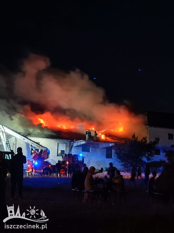 Potężny pożar budynków w Bornem Sulinowie.