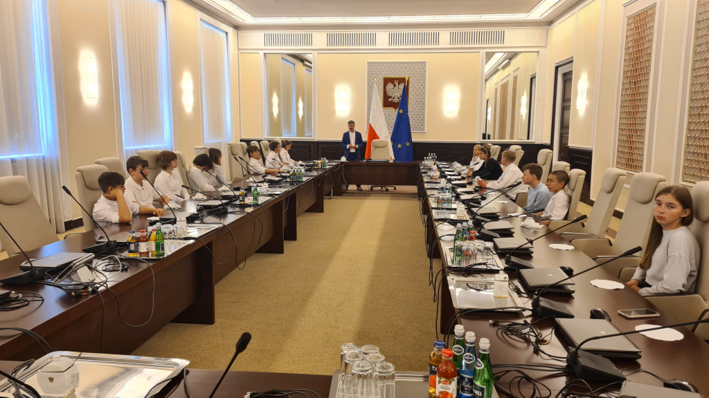 Poseł Radosław Lubczyk zaprosił do Sejmu uczniów