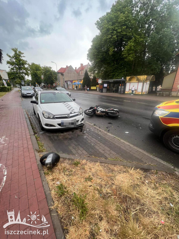 Wypadek pod szpitale. Motocyklista zderzył się z samochodem