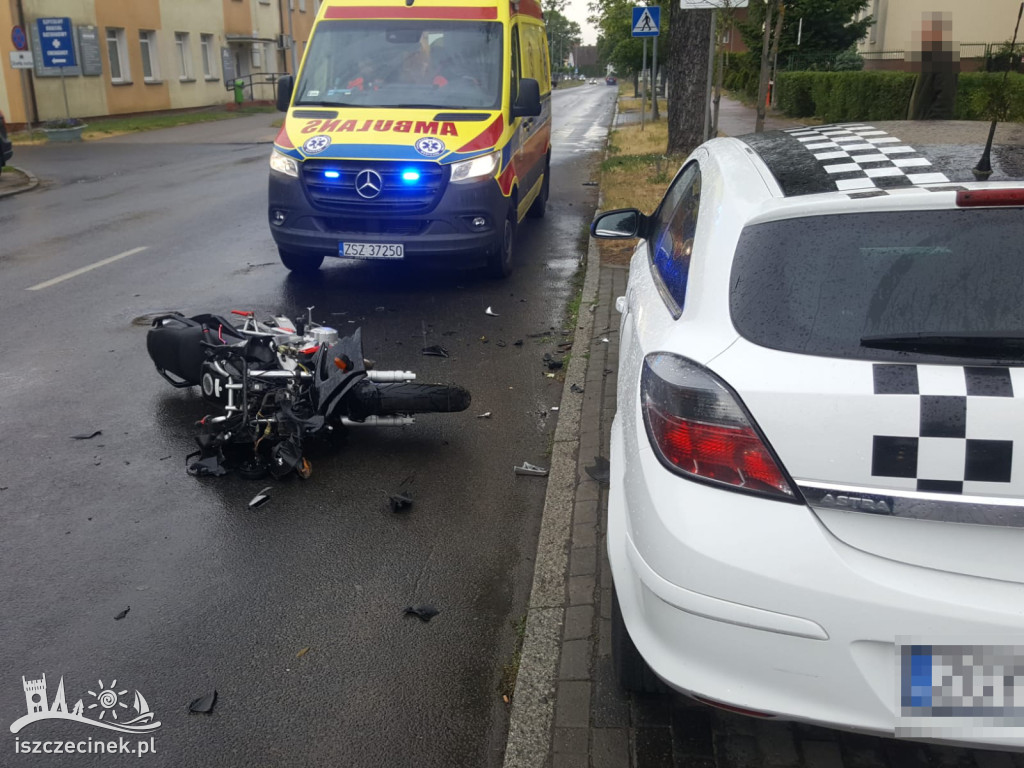 Wypadek pod szpitale. Motocyklista zderzył się z samochodem