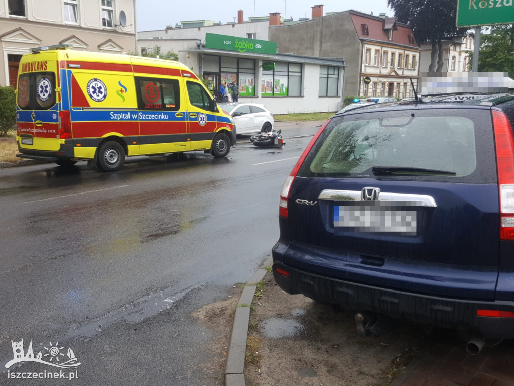 Wypadek pod szpitale. Motocyklista zderzył się z samochodem