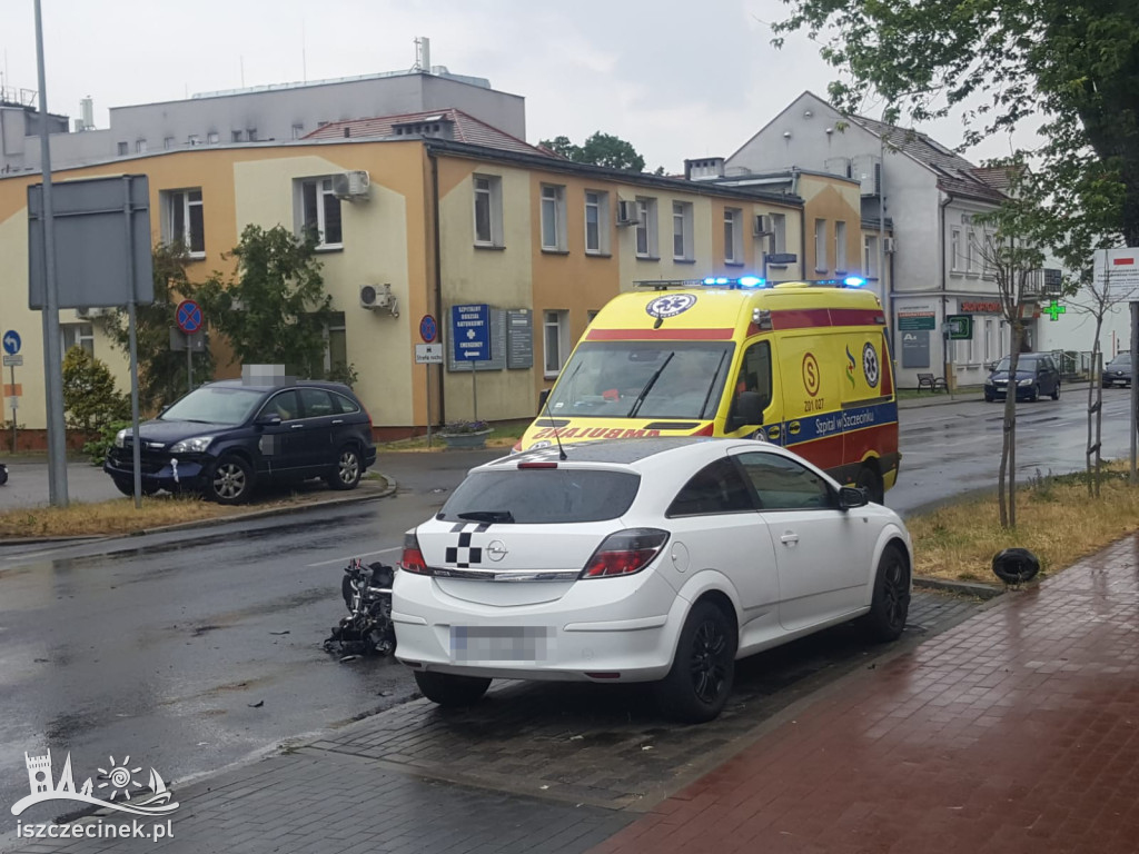 Wypadek pod szpitale. Motocyklista zderzył się z samochodem