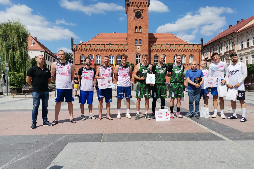 Grali w kosza przed ratuszem. Za nami 19. Ogólnopolski Festiwal Koszykówki 3x3