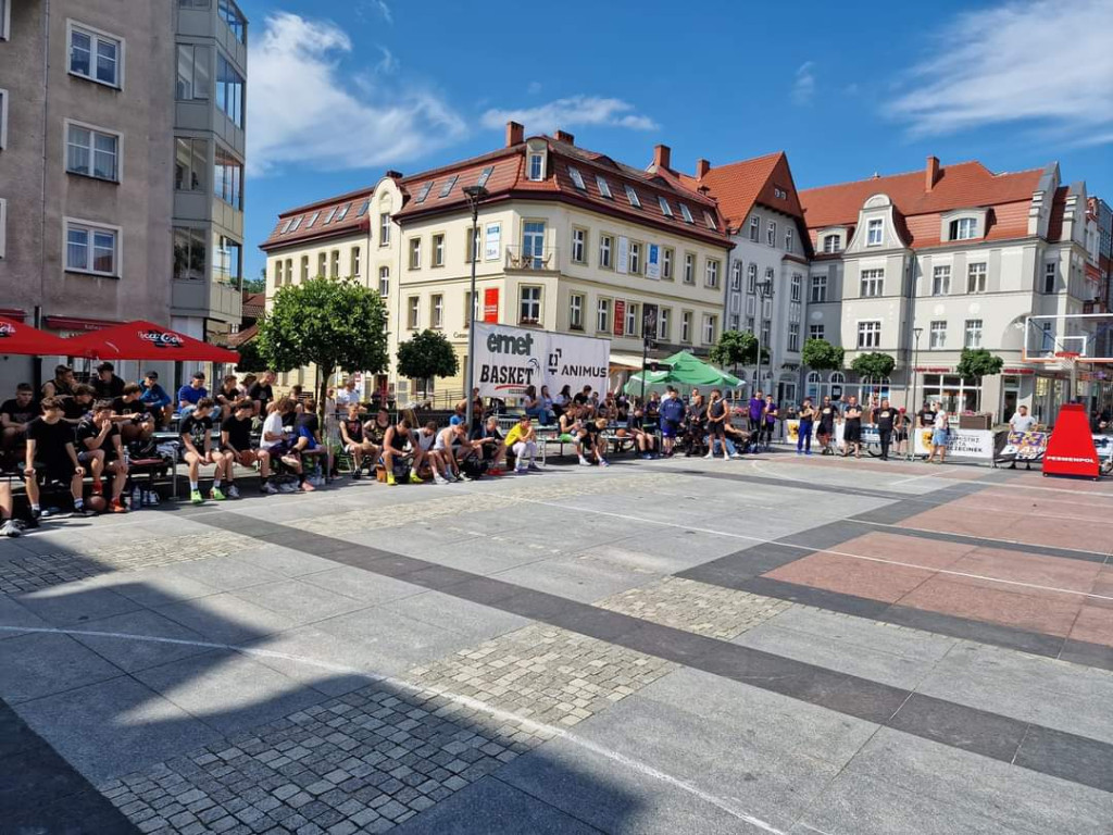 Grali w kosza przed ratuszem. Za nami 19. Ogólnopolski Festiwal Koszykówki 3x3