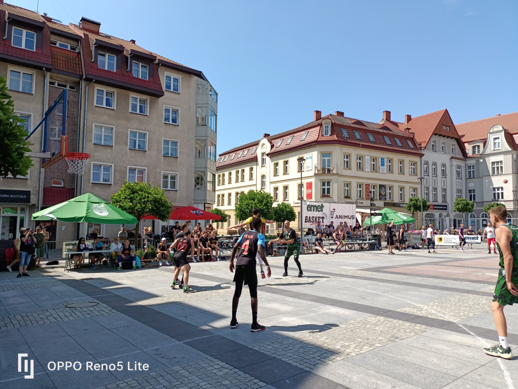Grali w kosza przed ratuszem. Za nami 19. Ogólnopolski Festiwal Koszykówki 3x3