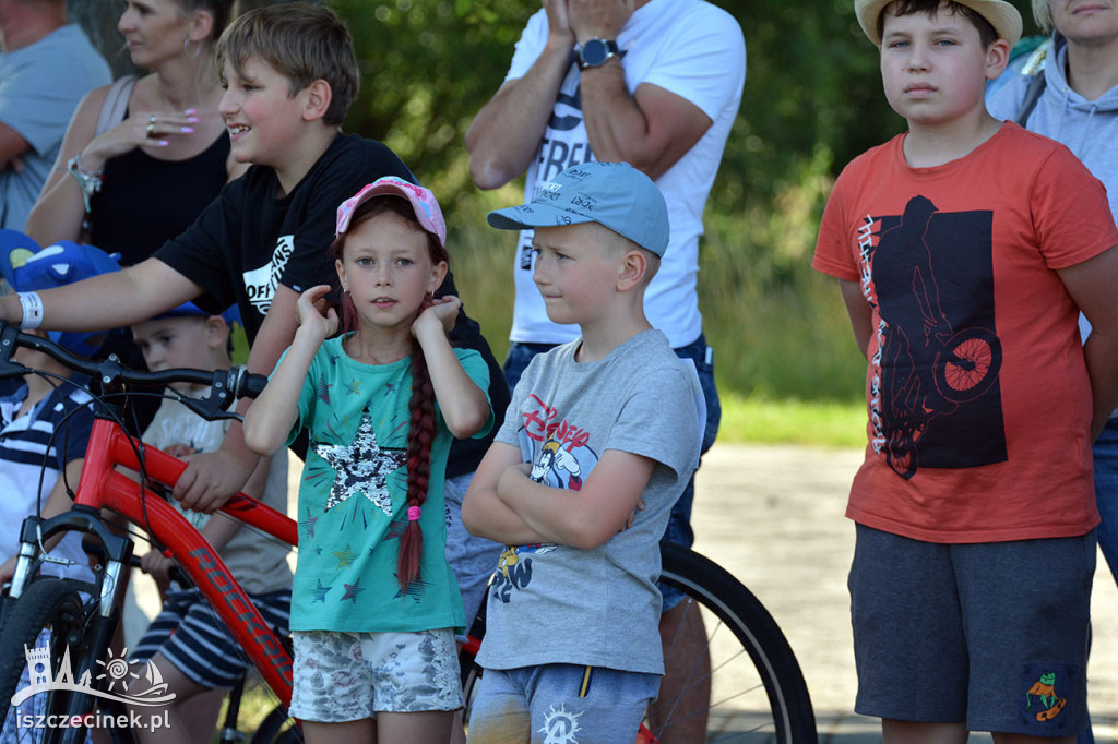 Mistrz dwóch kółek odwiedził Barwice. Rowerowe show Mateusza Kowalczyka.