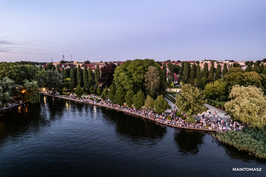 Flying Dragons Team w Szczecinku. Pokaz nad Trzesieckiem