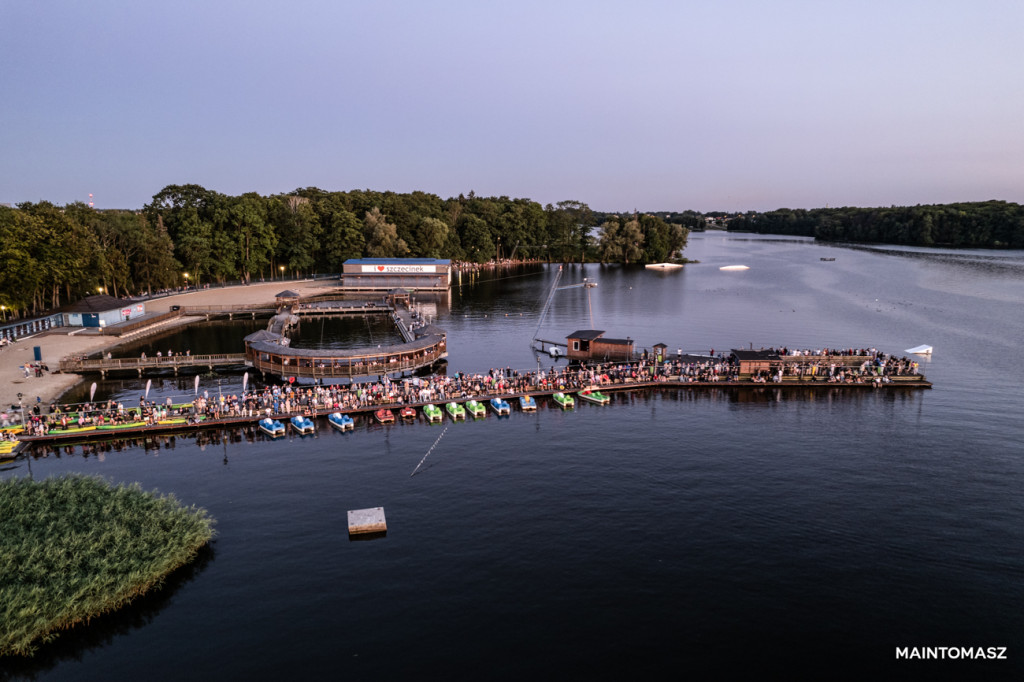 Flying Dragons Team w Szczecinku. Pokaz nad Trzesieckiem