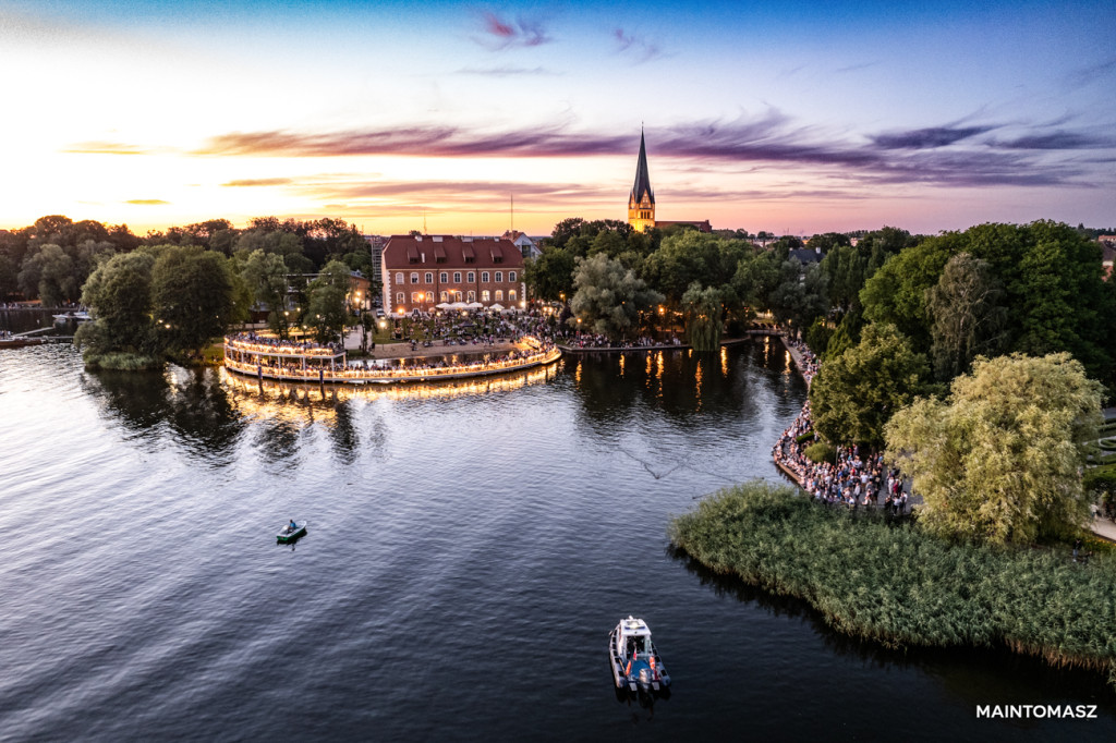 Flying Dragons Team w Szczecinku. Pokaz nad Trzesieckiem