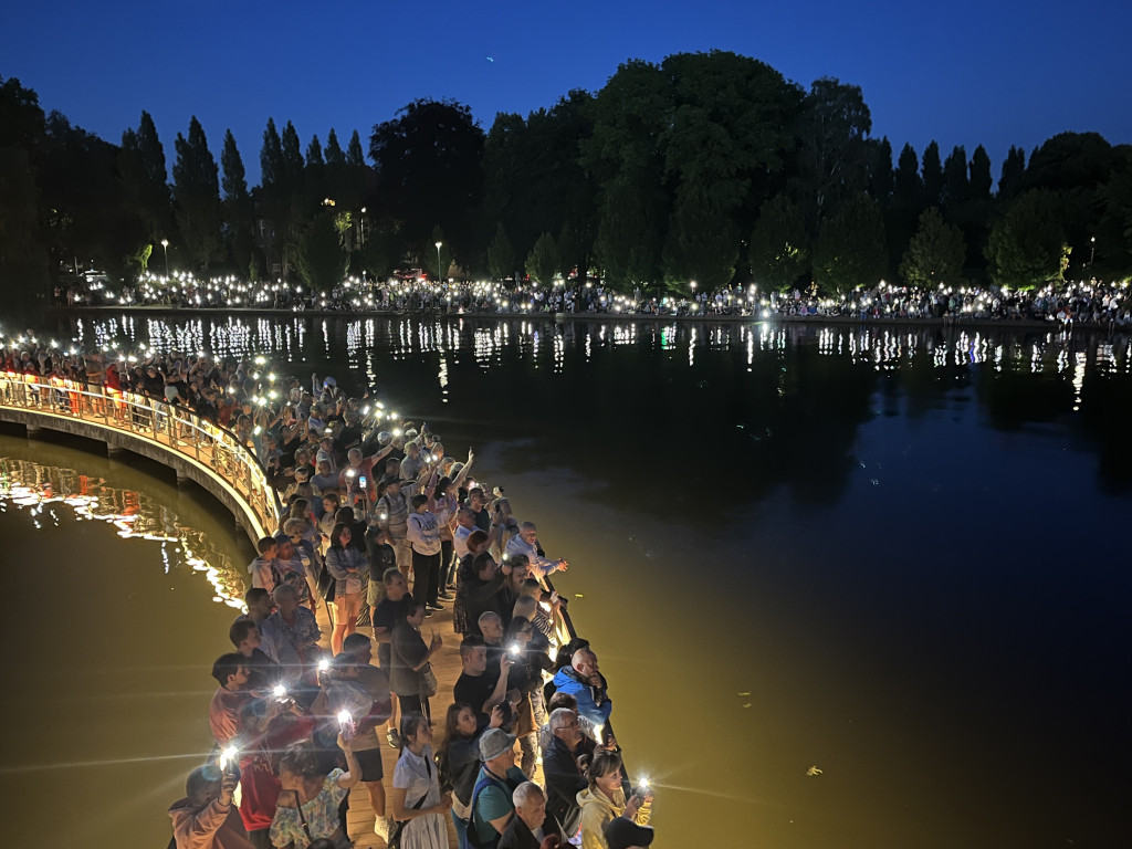 Flying Dragons Team w Szczecinku. Pokaz nad Trzesieckiem