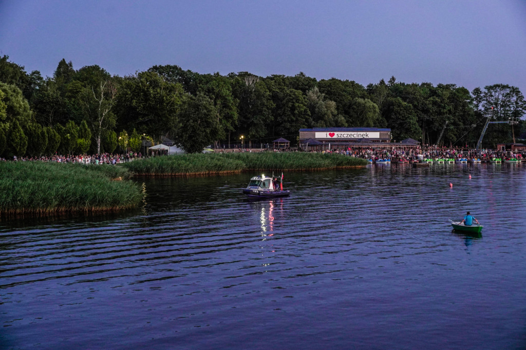 Flying Dragons Team w Szczecinku. Pokaz nad Trzesieckiem