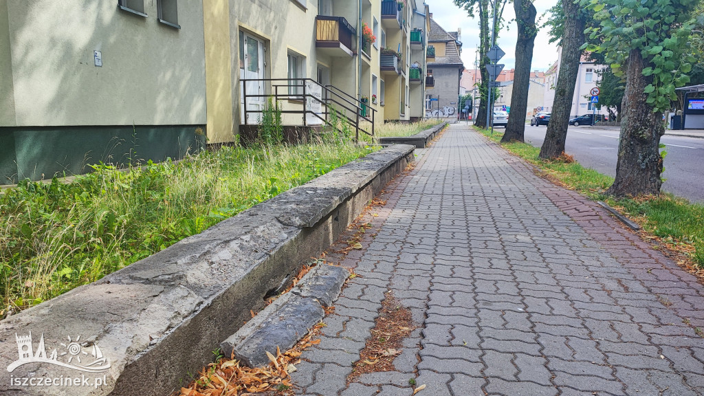 Murek w centrum miasta się sypie. Tu może dojść do nieszczęścia