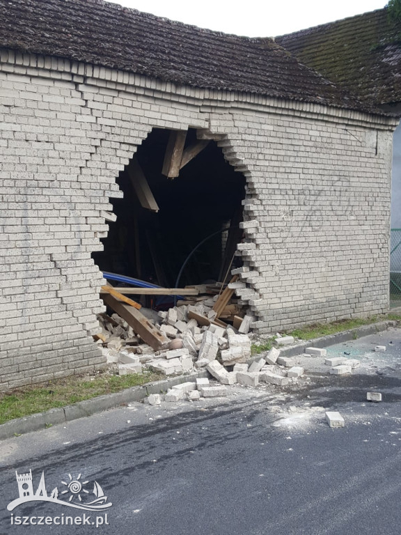 Roztrzaskany bus i budynek. Jedna osoba w szpitalu. Co wydarzyło się w Stepieniu?