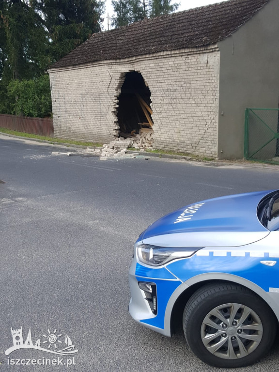 Roztrzaskany bus i budynek. Jedna osoba w szpitalu. Co wydarzyło się w Stepieniu?