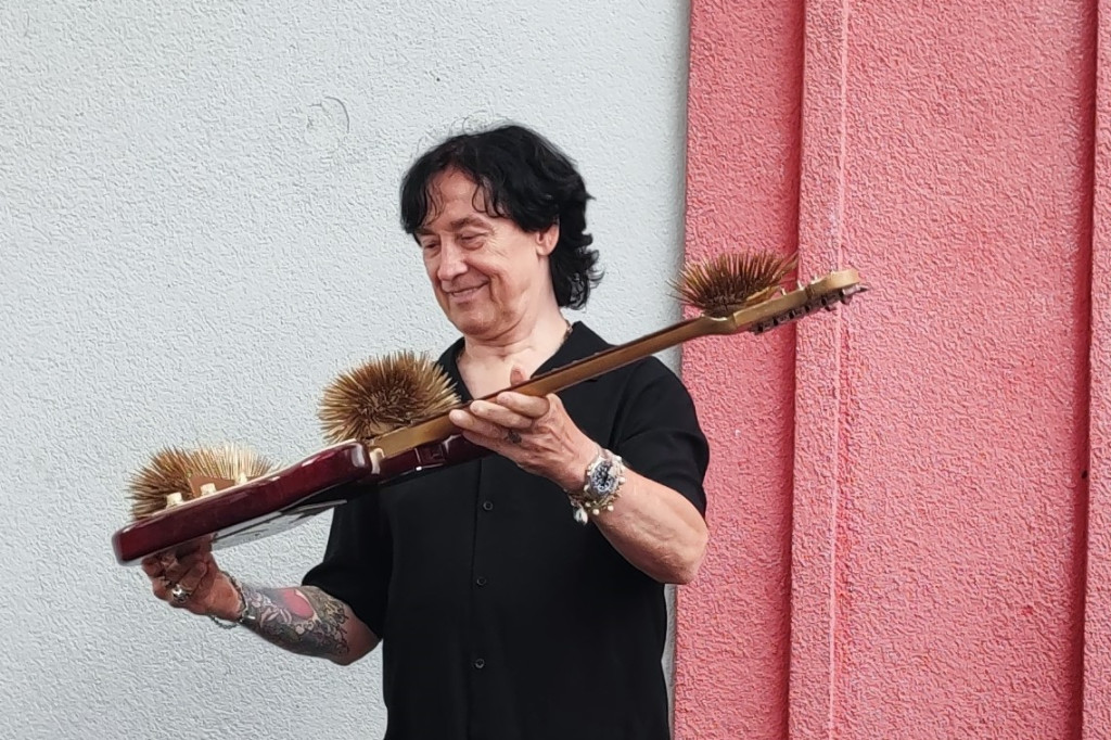 Szczecinek ma nowy mural. „Ognista” gitara dla zespołu Lady Pank