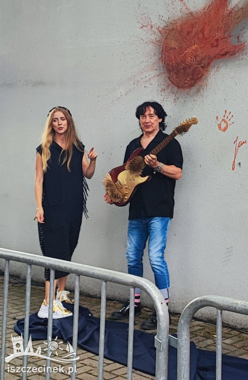 Szczecinek ma nowy mural. „Ognista” gitara dla zespołu Lady Pank