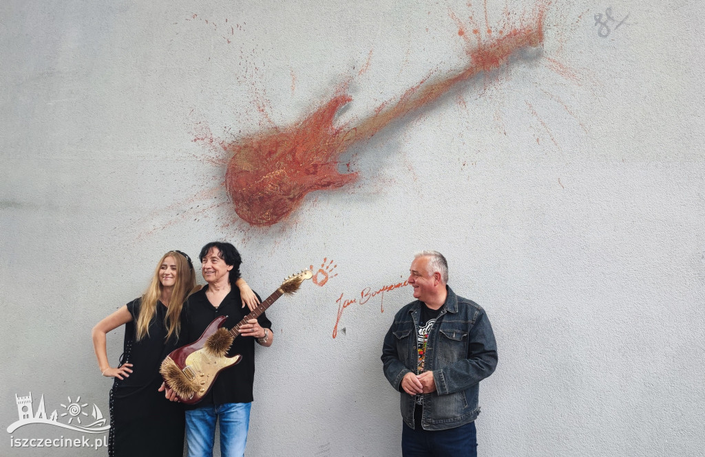 Szczecinek ma nowy mural. „Ognista” gitara dla zespołu Lady Pank