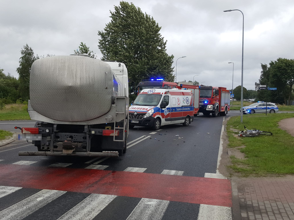 Ulica Narutowicza. Rowerzysta potrącony przez ciężarówkę.