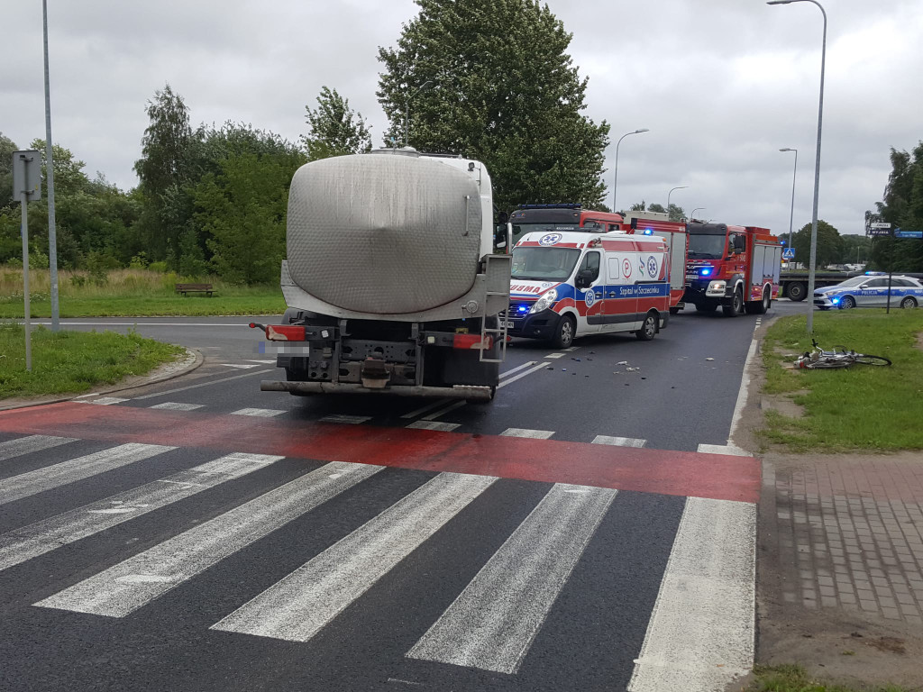 Ulica Narutowicza. Rowerzysta potrącony przez ciężarówkę.