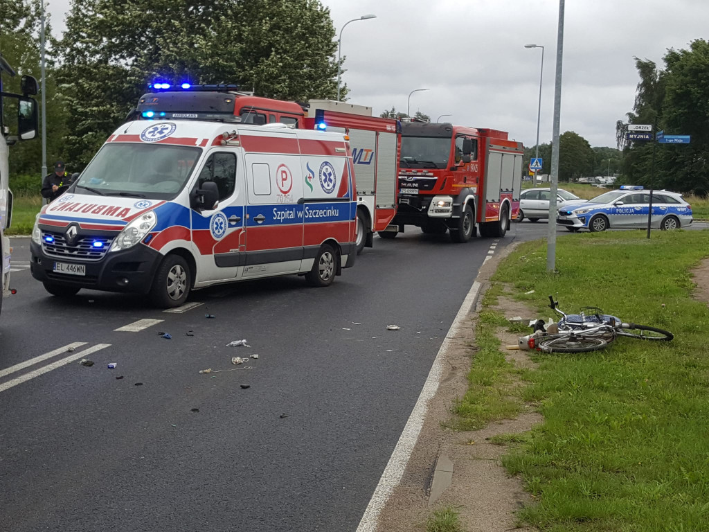 Ulica Narutowicza. Rowerzysta potrącony przez ciężarówkę.