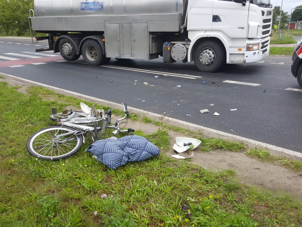 Ulica Narutowicza. Rowerzysta potrącony przez ciężarówkę.