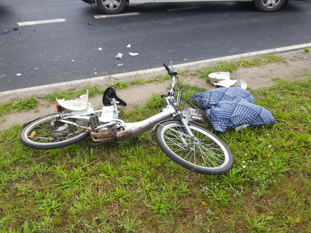 Ulica Narutowicza. Rowerzysta potrącony przez ciężarówkę.