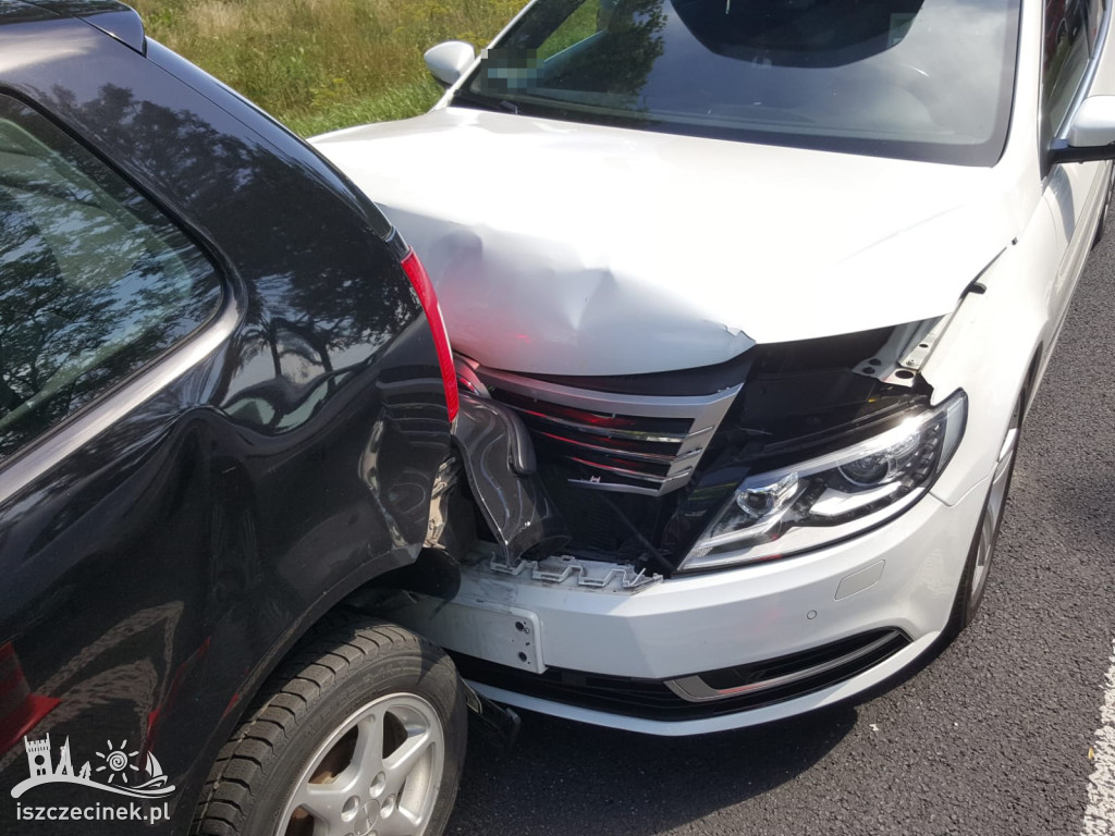 Karambol czterech samochodów na DK11. Wpadały na siebie jak domino