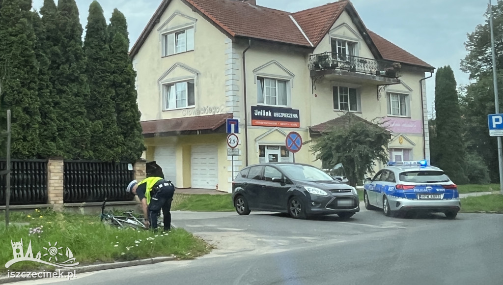 Zderzenie rowerzysty z samochodem osobowym