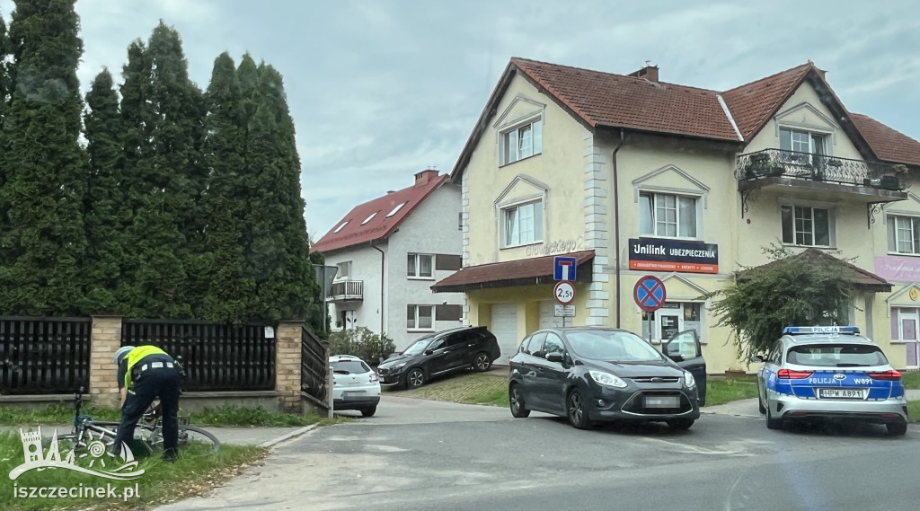 Zderzenie rowerzysty z samochodem osobowym
