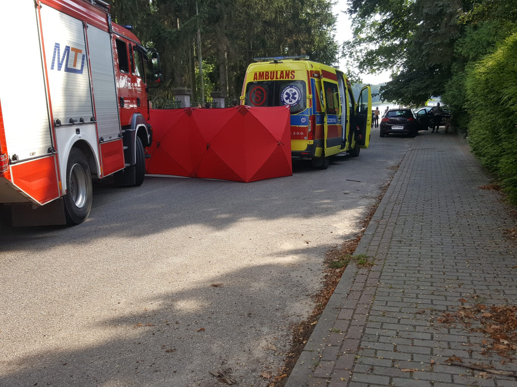 Służby na Kilińskiego. Ratowali życie starszego mężczyzny.