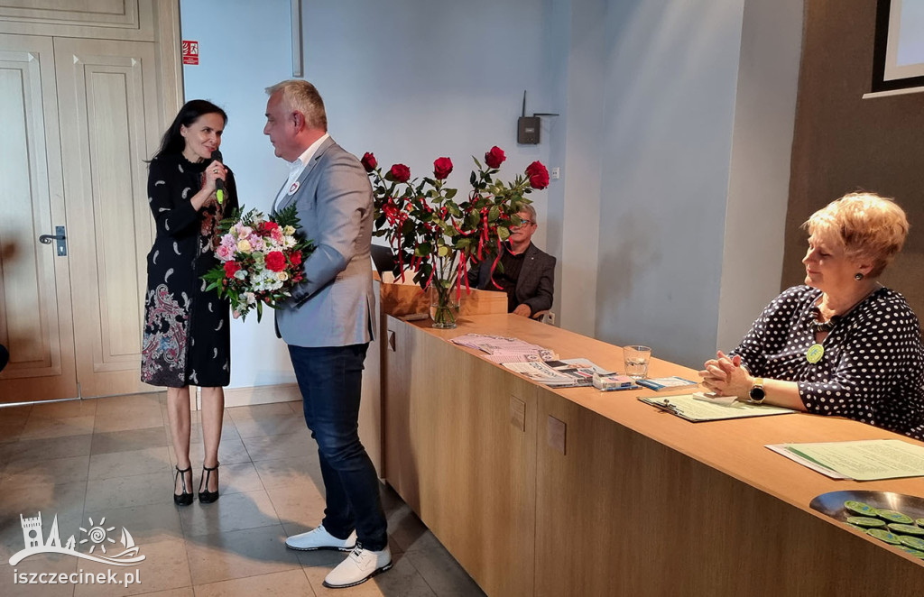 Gaudeamus i spotkanie z pisarzem. Uniwersytet III Wieku wznawia działalność.