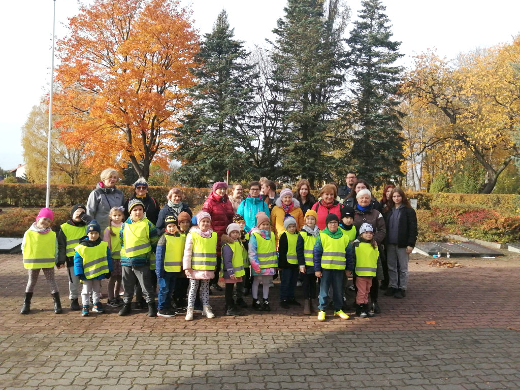 Wspólnie i międzypokoleniowo posprzątali zapomniane groby