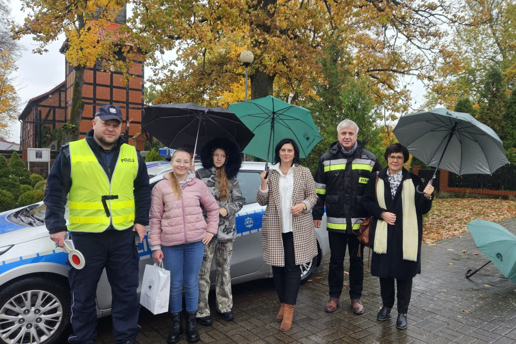 Kierowcy w Barwicach pod okiem policji i uczniów. Wspólnie sprawdzali trzeźwość kierowców