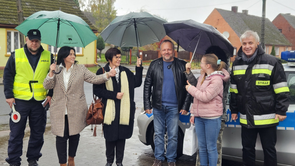 Kierowcy w Barwicach pod okiem policji i uczniów. Wspólnie sprawdzali trzeźwość kierowców