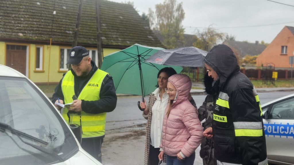 Kierowcy w Barwicach pod okiem policji i uczniów. Wspólnie sprawdzali trzeźwość kierowców