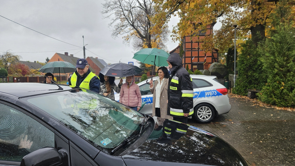 Kierowcy w Barwicach pod okiem policji i uczniów. Wspólnie sprawdzali trzeźwość kierowców
