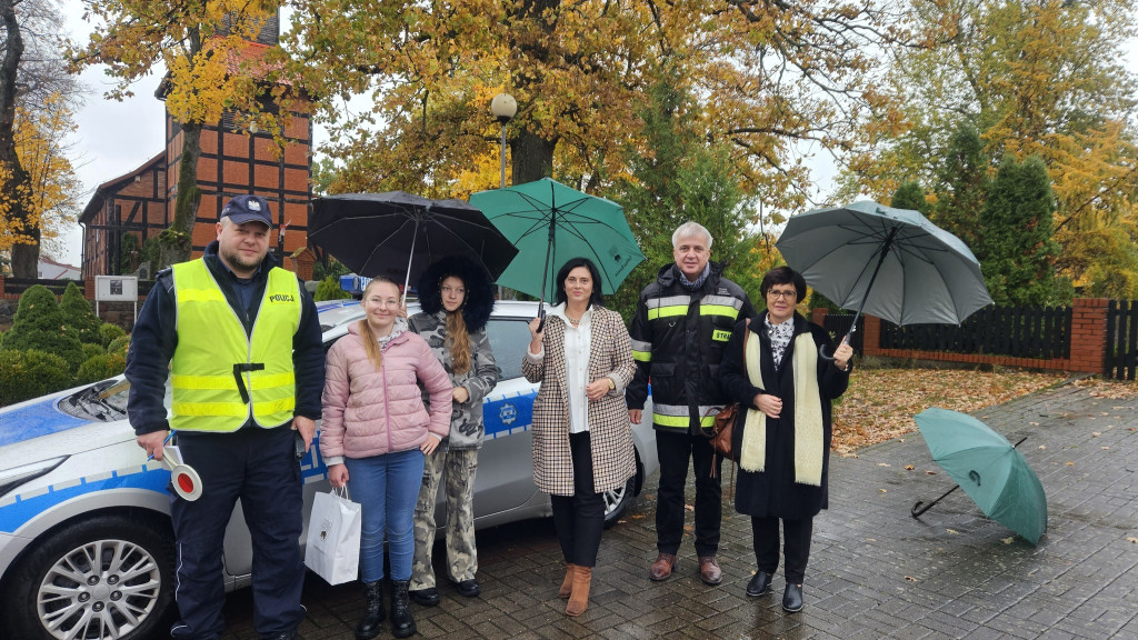 Kierowcy w Barwicach pod okiem policji i uczniów. Wspólnie sprawdzali trzeźwość kierowców