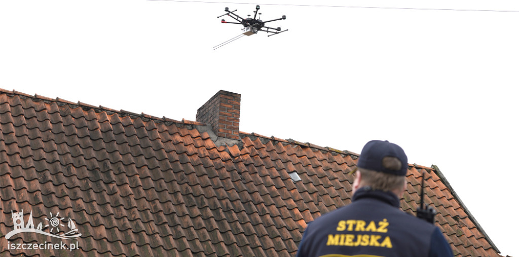 Dron nad miastem przygląda się „palaczom”. Rozpoczynają się coroczne kontrole