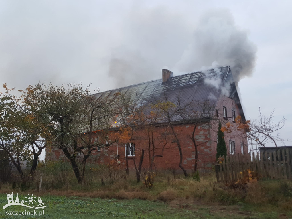 Nad ranem spłonął dom w gminie Barwice [ZDJĘCIA, WIDEO]