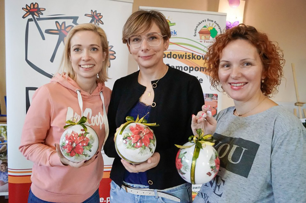 Twórcza praca i integracja. W Turowie ruszyły pierwsze przygotowania do świąt.