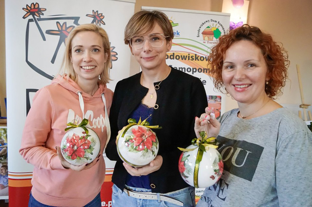 Twórcza praca i integracja. W Turowie ruszyły pierwsze przygotowania do świąt.
