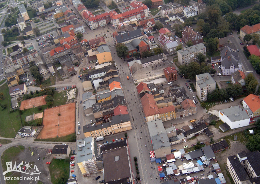 Zobacz Szczecinek z początku lat 2000 z lotu ptaka